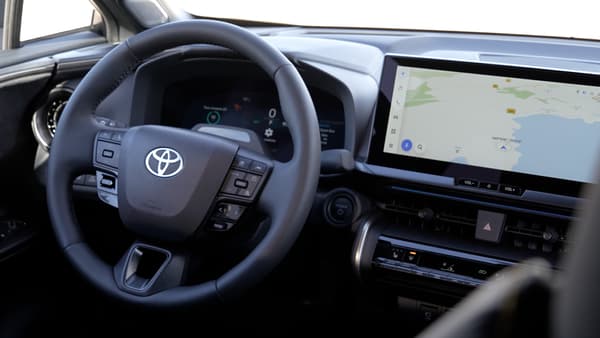 L'intérieur du Toyota C-HR de deuxième génération.