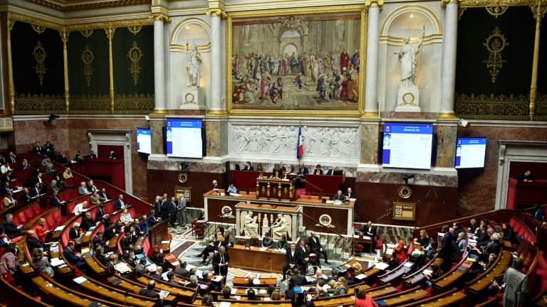 L'hémicycle de l'Assemblée nationale photographiuée lors d'une séance de questions au gouvernement à Paris le 10 janvier 2023