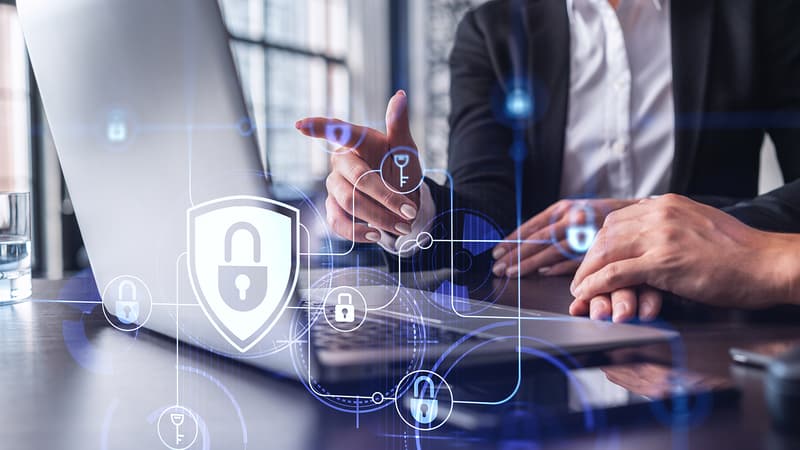 L'intelligence artificielle démultiplie et complexifie encore le niveau des attaques, de ce fait la cybersécurité est devenue d'autant plus un enjeu stratégique pour la pérennité des entreprises.