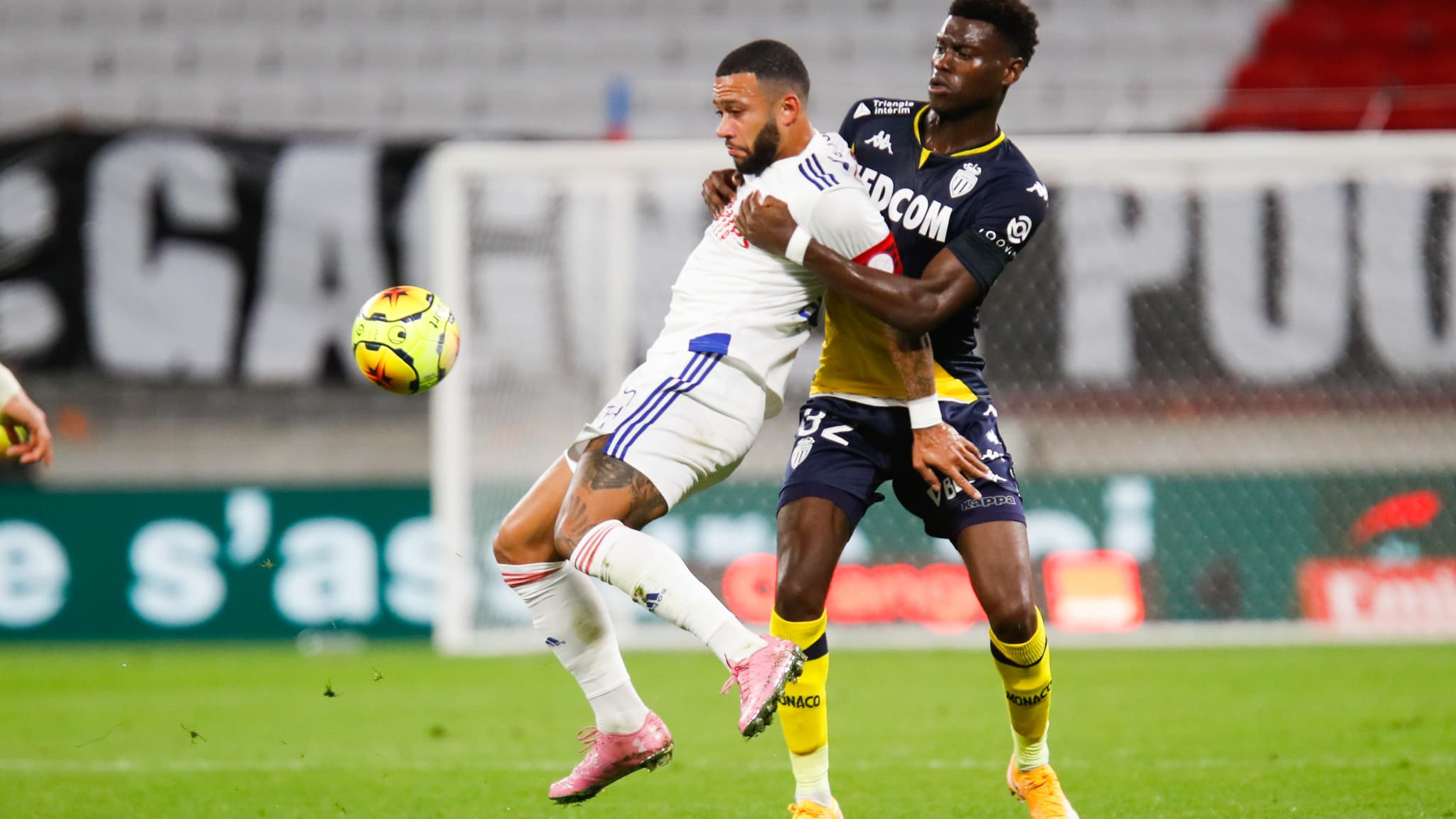 Depay face à Badiashile Depay face à Badiashile