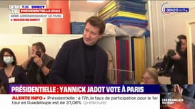 Présidentielle: Yannick Jadot vote à Paris