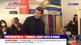 Présidentielle: Yannick Jadot vote à Paris