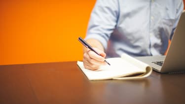 Le recruteur ne se contente pas d'éplucher votre CV et d'écouter votre argumentation... il prend aussi note de votre langage corporel.