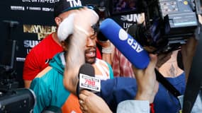 Floyd Mayweather face à Jake Paul, à Miami le 6 mai 2021