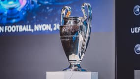 Le trophée de la Ligue des champions lors du tirage au sort du 3e tour préliminaire, le 24 juillet 2023