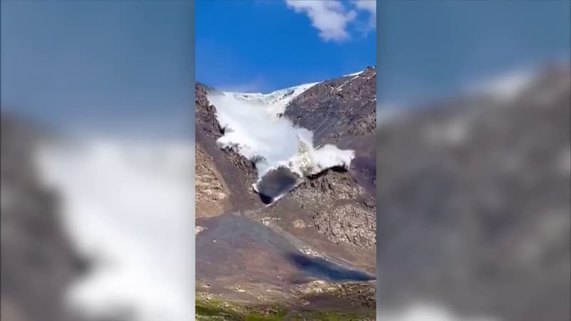 Un randonneur piégé par une avalanche fulgurante qu'il est en train de filmer