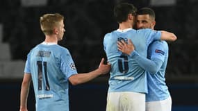 Zinchenko (à gauche) remplace Cancelo