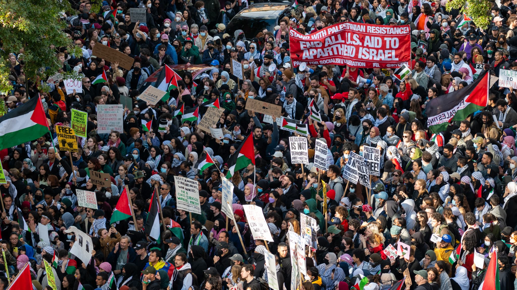 Des manifestants lors d'un rassemblement dans le quartier de Bay Ridge le 21 octobre 2023, à New York. Des manifestants lors d'un rassemblement dans le quartier de Bay Ridge le 21 octobre 2023, à New York.
