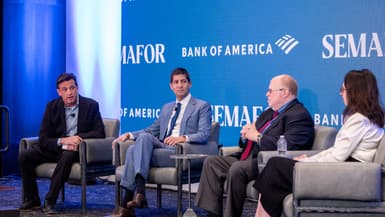 Kevin Warsh lors d'un débat organisé par le Forum économique mondial, à Washington, le 18 avril 2024.