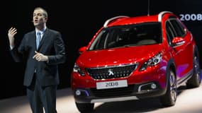 Peugeot propose pour la première fois de commercialiser en même temps qu'un véhicule (le nouveau 2008) un smartphone.