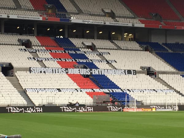 La banderole des supporters lyonnais au Groupa Stadium