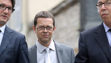 Nicolas Bonnemaison à son arrivée à la cour d'assises de Pau, ce mercredi 11 juin, avec ses avocats Arnaud Dupin (g.) et Benoît Ducos-Ader.