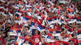 Des supporters serbes de football, le 11 juin 2017