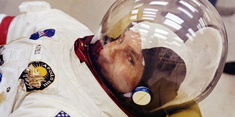 Jim Lovell, astronaute américain, photographié ici avant le lancement d'Apollo 13 en 1970.