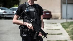 Le ministre de l'Intérieur, Bernard Cazeneuve, le 7 juin à Villejuif