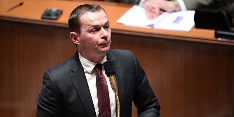 Le ministre  du Travail, Olivier Dussopt, lors d'une séance de questions au gouvernement à l'Assemblée nationale à Paris, le 28 février 2023.