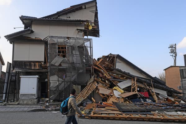 Une maison détruite par le séisme du Nouvel An, à Wajima, au Japon, le 6 janvier 2024