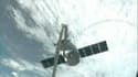 La capsule Dragon de la société privée SpaceX s'est arrimée dimanche à la Station spatiale internationale (ISS), avec un retard d'une journée en raison d'un problème technique. /Image diffusée le 3 mars 2013/REUTERS/NASA/Handout