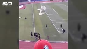 Oh gosh, ce but de Neymar défie la science à l'entraînement