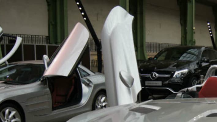 Dans le garage de Donald Trump, l'une des plus jolies sportives des années 2000, la Mercedes McLaren SLR (ici en version spéciale Stirling Moss). Dans le garage de Donald Trump, l'une des plus jolies sportives des années 2000, la Mercedes McLaren SLR (ici en version spéciale Stirling Moss).