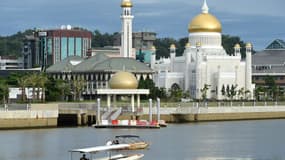 Photo de la mosquée Omar Ali Saifuddin à Bandar Seri Begawan, capitale du Brunei, prise le 4 octobre 2017.
