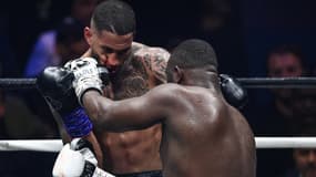 Tony Yoka face à Martin Bakole, le 14 mai 2022 à Paris.
