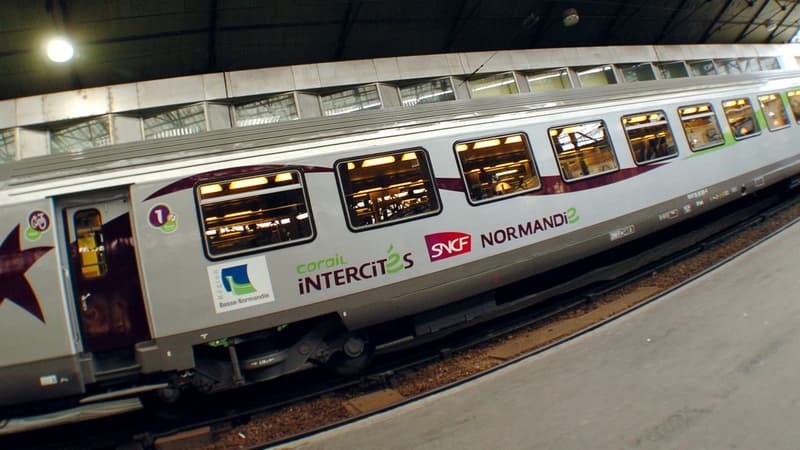 Trop proche de Paris pour disposer d'une ligne TGV, la Normandie a été longtemps délaissée par la SNCF, que ce soit pour le matériel ferroviaire (trains intercités Corail vieux de 40 ans) que pour les infrastructures