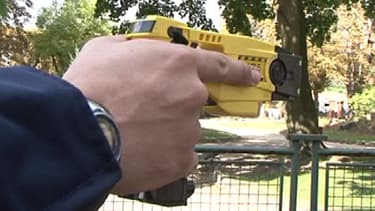L'année dernière, le Taser a été utilisé à plus de 1.000 reprises par les policiers et les gendarmes, contre 800 fois en 2011. Uen des raisons qui pousse le Défenseur des droits à vouloir mieux encadrer son utilisation.