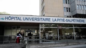 L'entrée de l'hôpital parisien de la Pitié-Salpêtrière, le 15 avril 2019