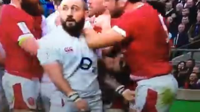 Alun Wyn Jones réclame une sanction après le geste déplacé de Marler 