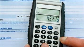 La commission des finances de l'Assemblée nationale a rejeté mercredi l'amendement signé par une centaine de députés UMP proposant de supprimer l'Impôt de solidarité sur la fortune (ISF) et le bouclier fiscal. /Photo d'archives/REUTERS