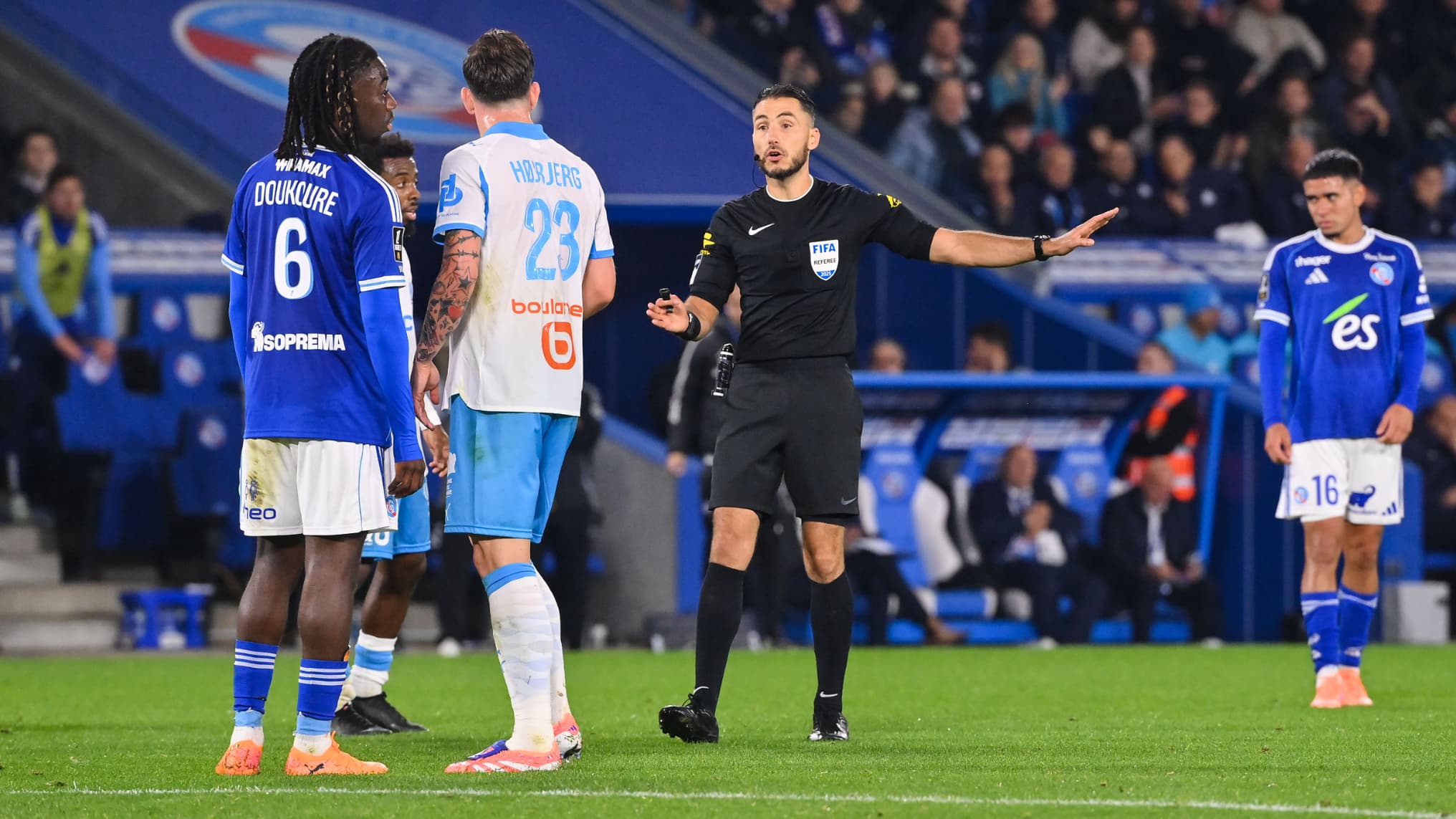 "VOUS JOUEZ ET MOI J’ARBITRE": QUAND L'ARBITRE DE STRASBOURG-OM RECADRE BALERDI