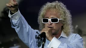 Michel Polnareff lors d'un concert à Bastille le 14 juillet 2007 à Paris.