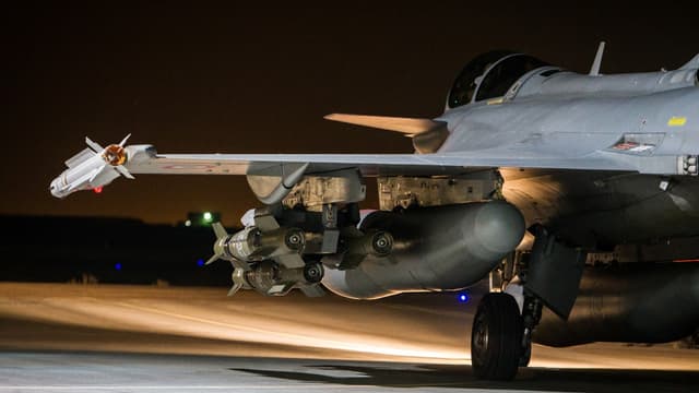 Un Rafale partant en mission au dessus de la Syrie