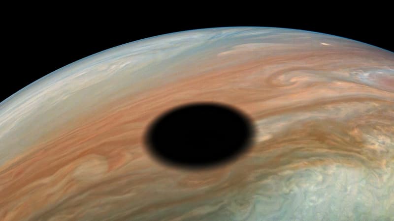 Une éclipse solaire sur Jupiter, réfléchissant l'ombre de Io, le 12 septembre 2019.