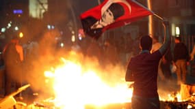De nouveaux appels à manifester ont été lancés dimanche sur les réseaux sociaux à Istanbul et Ankara.