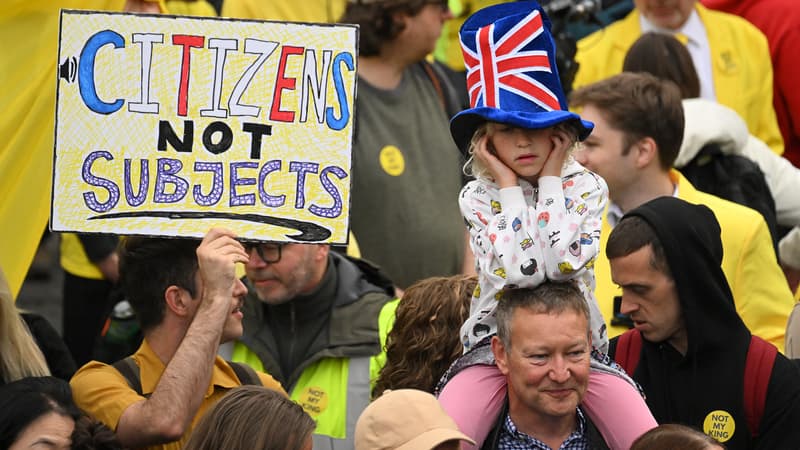 Des manifestants anti-monarchie à Londres le jour du couronnement de Charles III, le 6 mai 2023