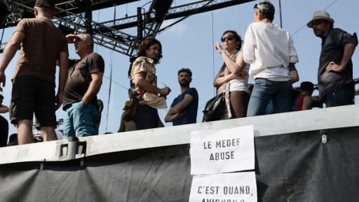 La tenue du festival d'Avignon est incertaine alors que la grogne des intermittents du spectacle; qui protestent contre un changement de leur régime d'assurance chômage, continue.