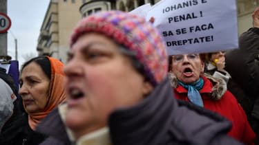 Des Roumains ont manifesté contre ce décret.