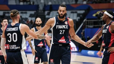 Rudy Gobert et ses partenaires de l'équipe de France lors du Mondial de basket, le 2 septembre 2023.