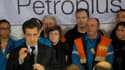 Le président Nicolas Sarkozy s'est de nouveau présenté vendredi en sauveur d'entreprises en difficultés sur le site de la raffinerie de Petroplus à Petit-Couronne, où il a annoncé la signature d'un contrat avec Shell, qui donnera six mois de travail à l'u