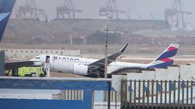 Un avion de la compagnie LATAM a percuté un camion de pompiers au décollage de l'aéroport de Lima, au Pérou, le 18 novembre 2022