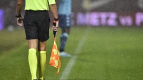 Un arbitre de football (illustration)