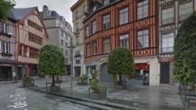 Deux corps ont été retrouvés au rez-de-chaussée d'un appartement du centre-ville de Rouen.