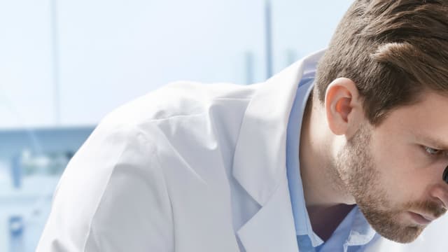 Les recherches fondamentales et la compréhension des mécanismes à l’origine de la maladie d’Alzheimer permettent la mise en évidence de nouvelles cibles thérapeutiques.