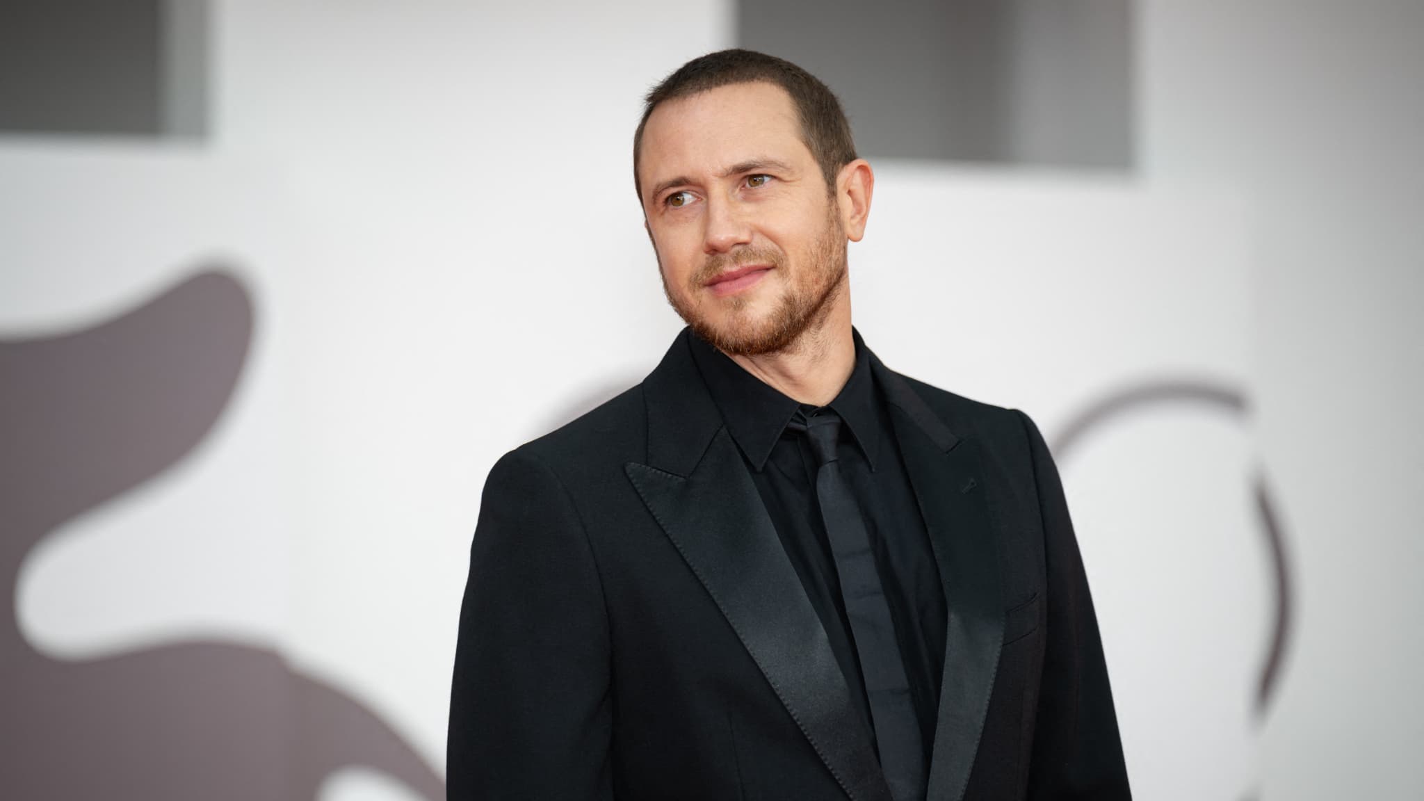 "CONNEMARA", "PARTIR UN JOUR"… COMMENT BASTIEN BOUILLON A CONQUIS LE CINÉMA FRANÇAIS