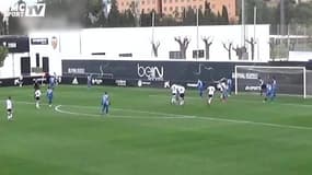 Le fils de Phil Neville marque sur corner direct