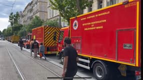 Les marins-pompiers de Marseille, sur le boulevard Chaves, mardi 6 mai.