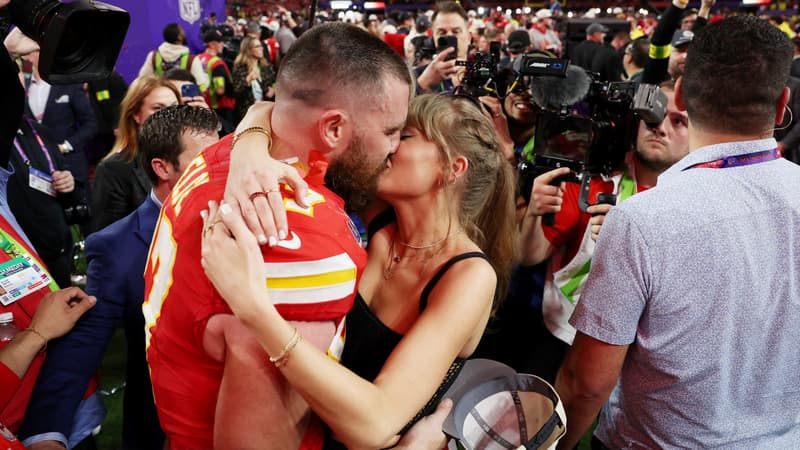 Regarder la vidéo Taylor Swift: un deuxième film de Noël inspiré de sa romance avec Travis Kelce diffusé à la télévision