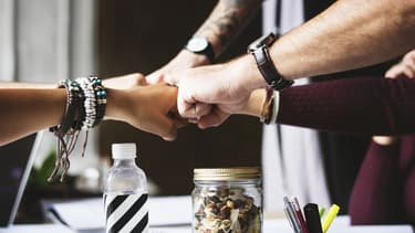 Les managers doivent rester en contact avec leurs équipes et savoir les challenger.